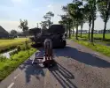 Tractor kantelt, bestuurder ongedeerd