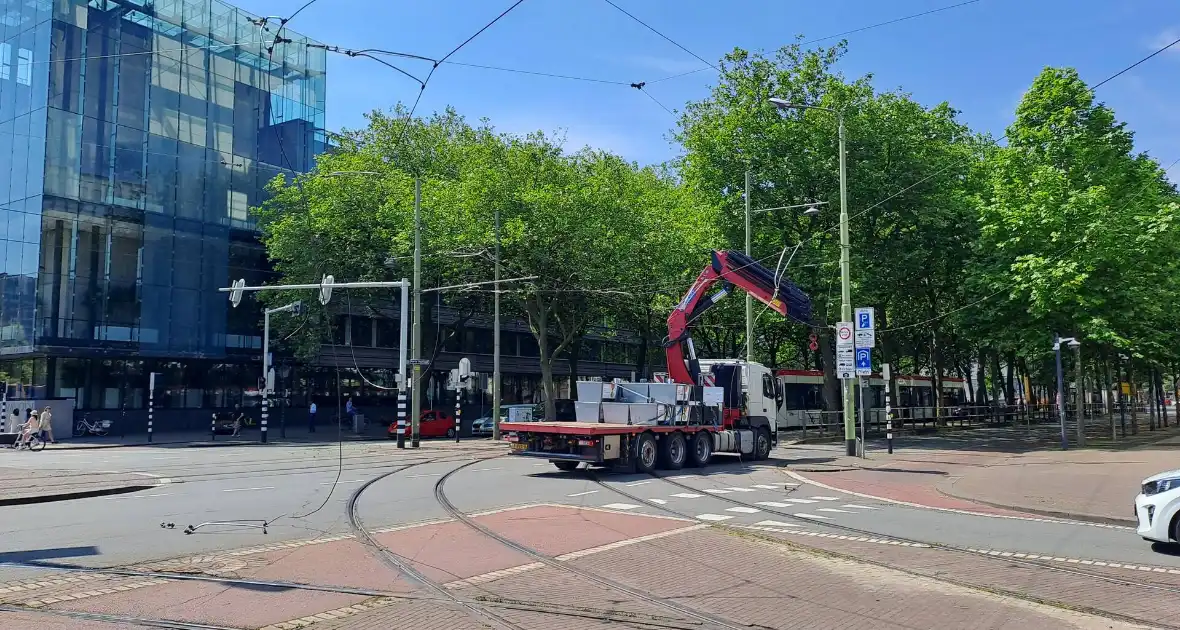 Bovenleiding tram kapot gereden door vrachtwagen - Foto 2