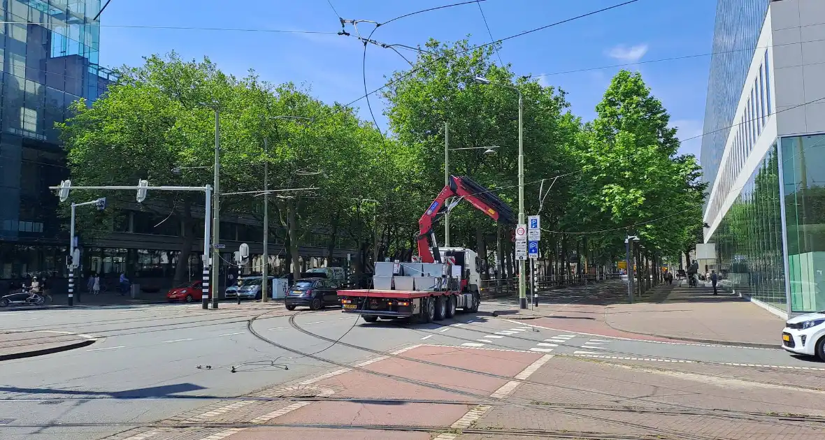 Bovenleiding tram kapot gereden door vrachtwagen - Foto 4
