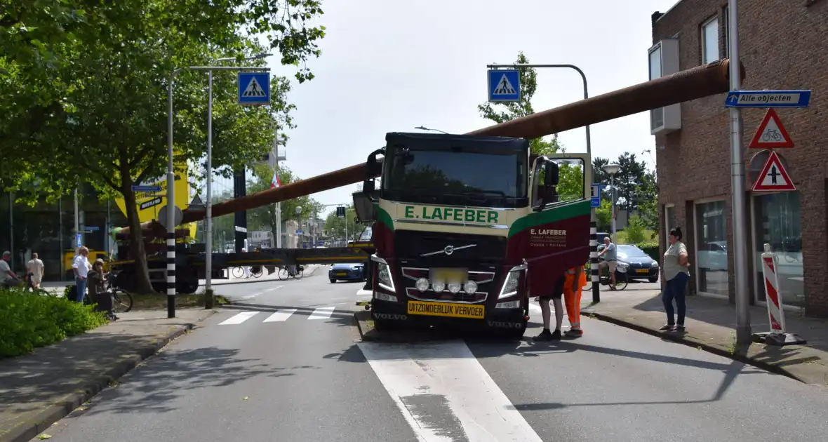 Convoi exceptionel blokkeerd weg - Foto 1