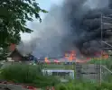 Uitslaande brand in grote loods