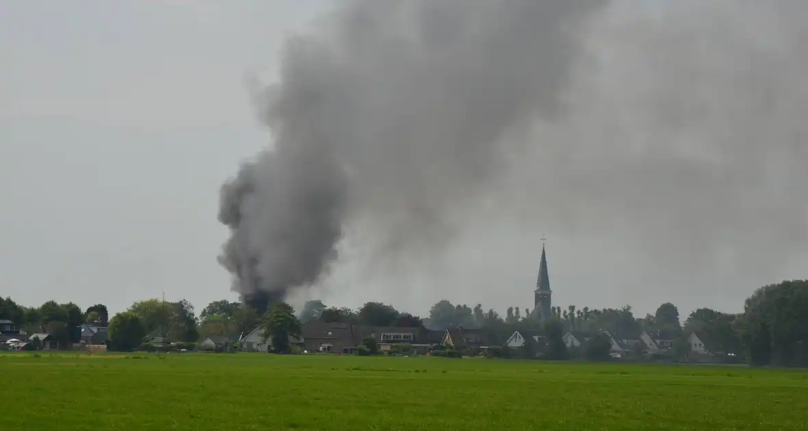 Uitslaande brand in grote loods - Foto 1