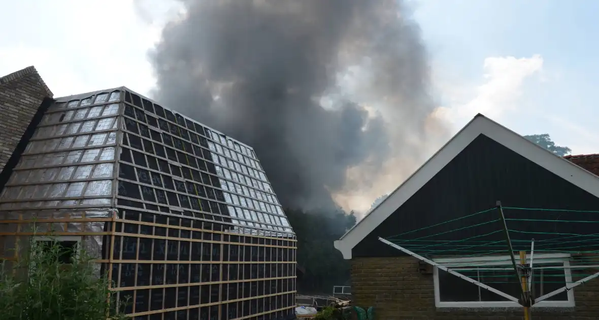 Uitslaande brand in grote loods - Foto 3