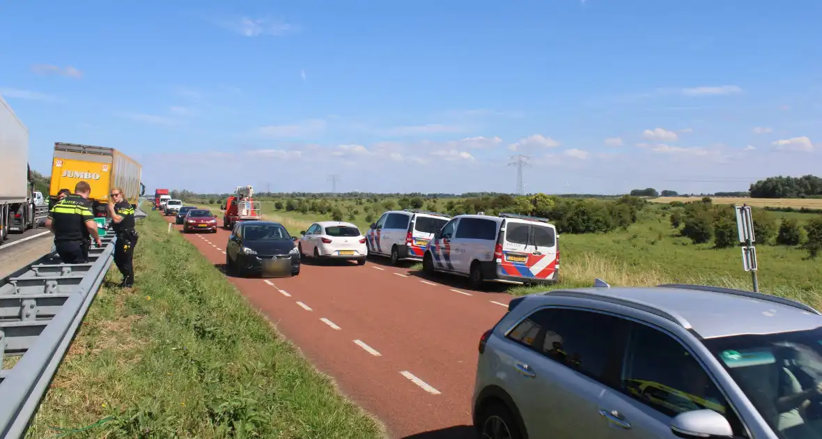 Flinke schade na botsing tussen twee vrachtwagens - Foto 6