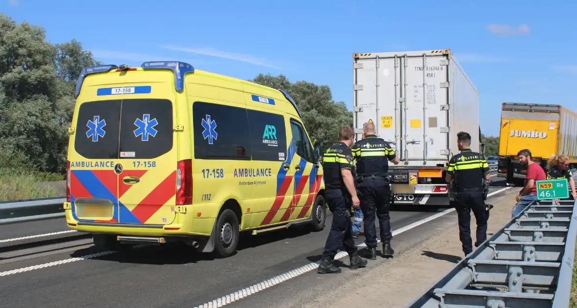 Flinke schade na botsing tussen twee vrachtwagens - Foto 7