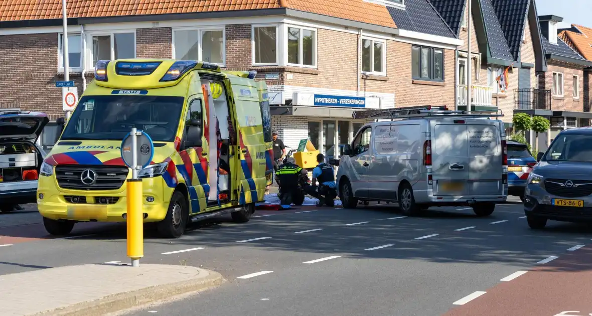 Pizzabezorger gewond bij aanrijding met bestelbus