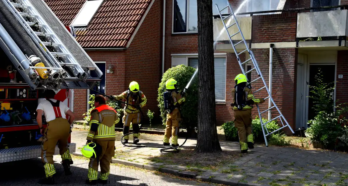 Airco unit op balkon vliegt in brand