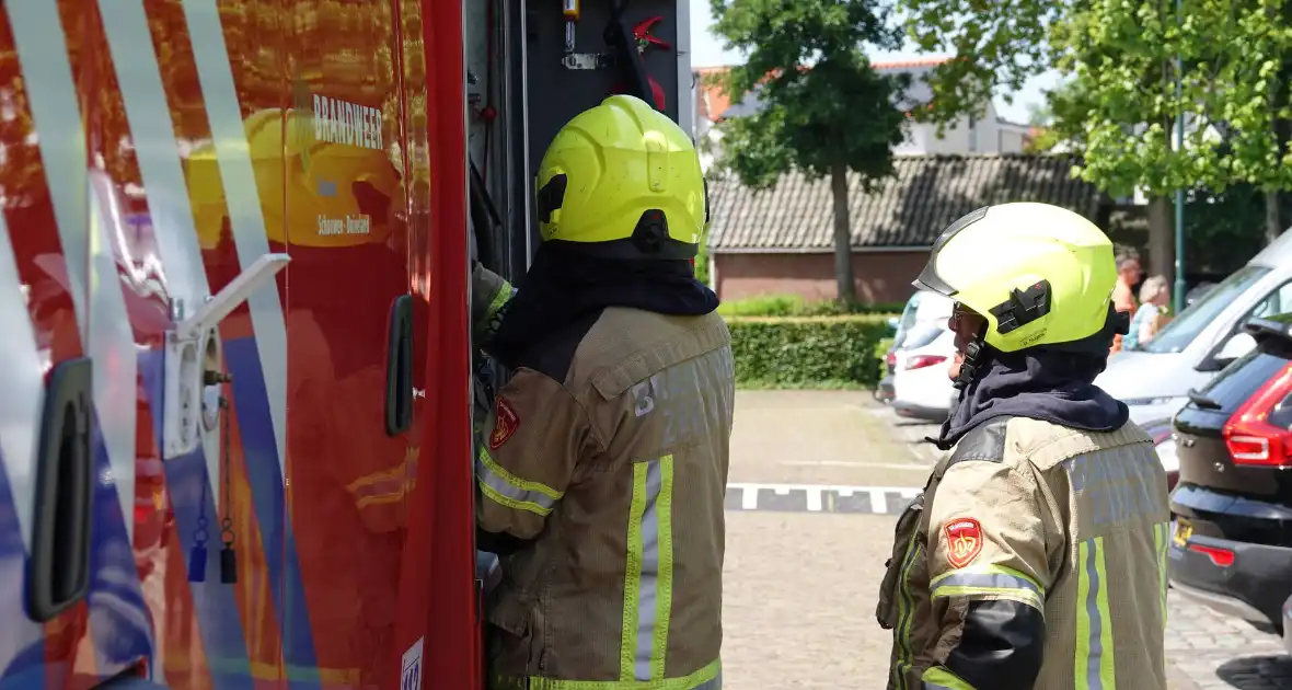 Kortsluiting onder motorkop zorgt voor brand - Foto 2