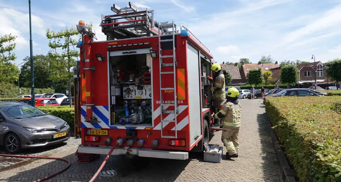 Kortsluiting onder motorkop zorgt voor brand - Foto 4