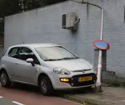 Lantaarnpaal plat gereden na botsing