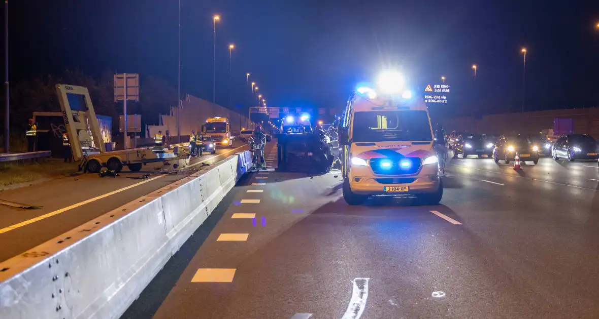 Aanrijding tussen een personenauto en een pijlwagen