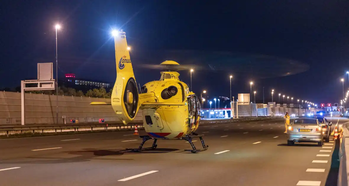 Aanrijding tussen een personenauto en een pijlwagen - Foto 1