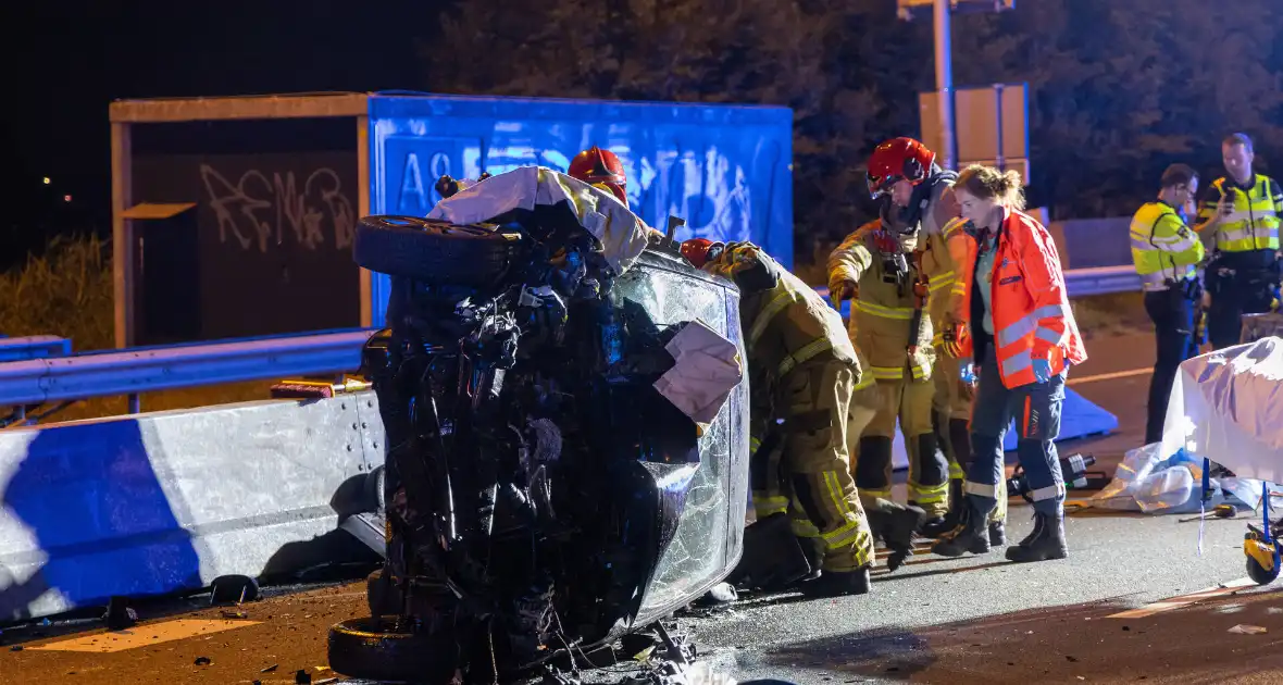 Aanrijding tussen een personenauto en een pijlwagen - Foto 10