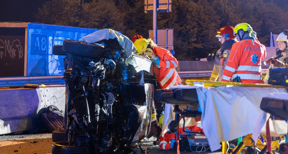 Aanrijding tussen een personenauto en een pijlwagen - Foto 12