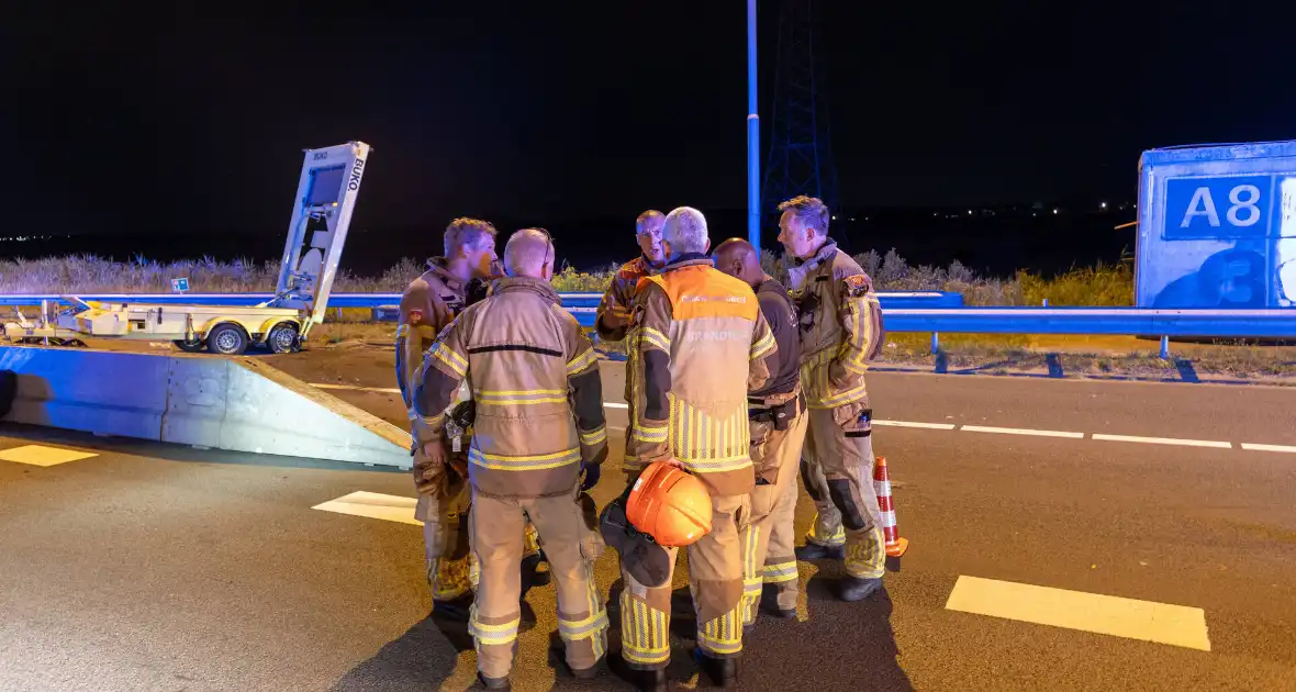 Aanrijding tussen een personenauto en een pijlwagen - Foto 6