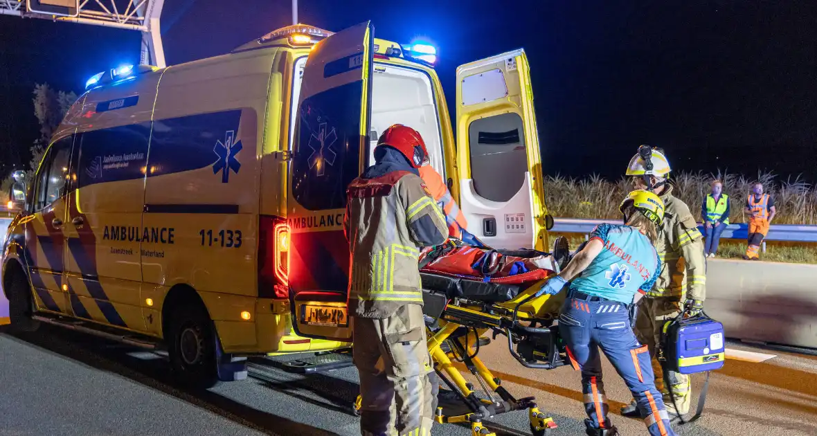 Aanrijding tussen een personenauto en een pijlwagen - Foto 9