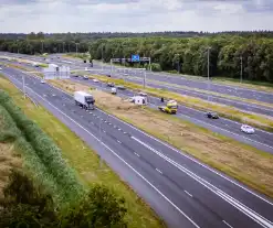 Caravan belandt op zijn kant