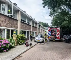 Brandweer blust brandende oven