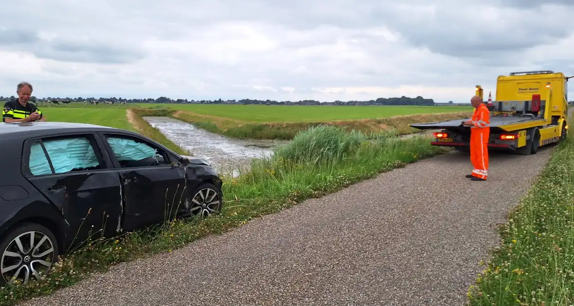 Automobilist onder invloed slaat over de kop, en probeert te vluchten - Foto 3