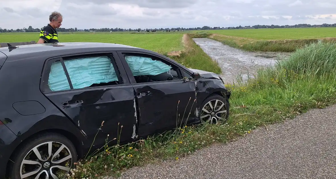 Automobilist onder invloed slaat over de kop, en probeert te vluchten - Foto 4