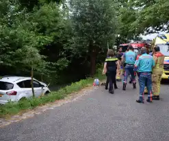 Hulpdiensten groots ingezet voor een voertuig te water