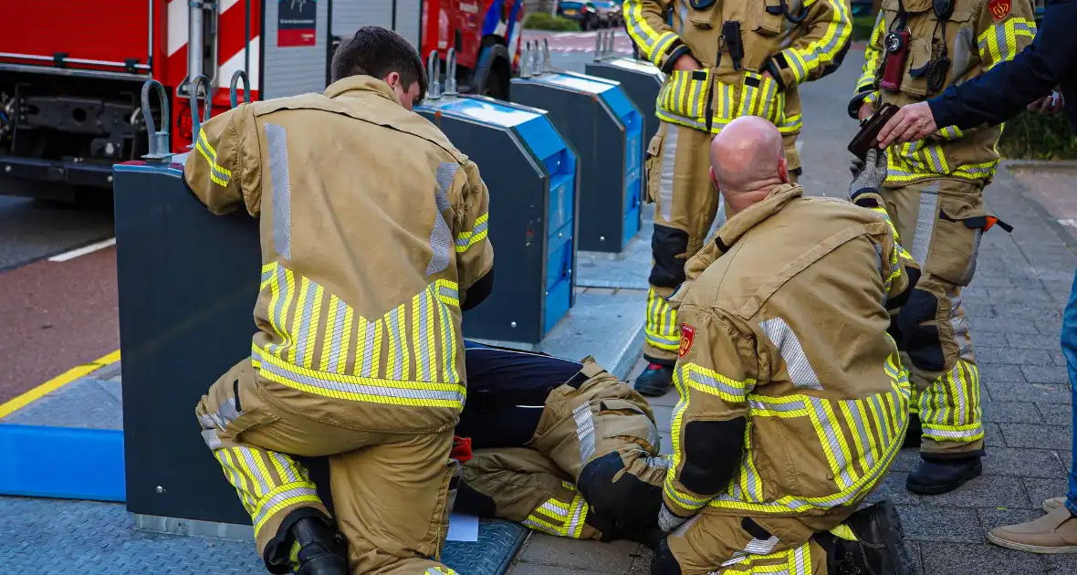 Brandweer maakt bewoner blij met verloren telefoonhoes met inhoud - Foto 4