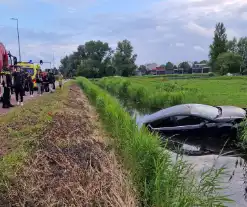 Hardloopster ternauwernood ontsnapt aan crashende auto