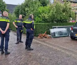 Automobilist rijdt tegen woning overburen