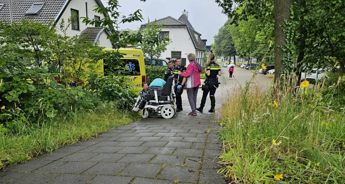 Vrouw gewond na val uit rolstoel - Foto 1