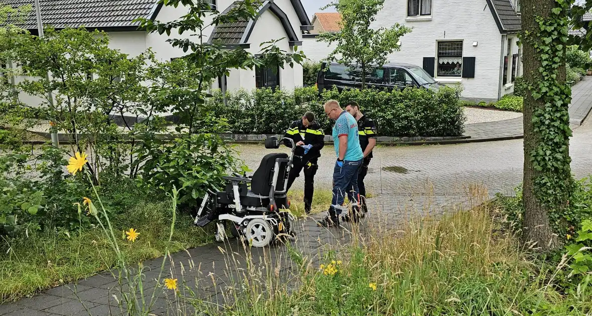 Vrouw gewond na val uit rolstoel - Foto 3