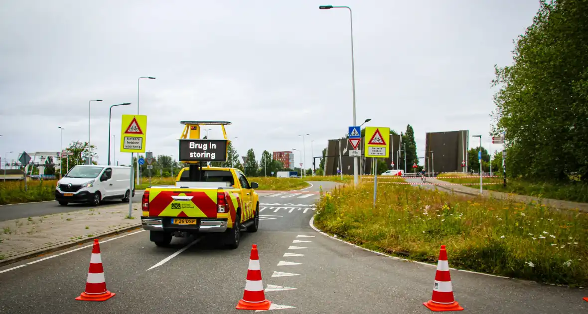 Waddingerbrug in storing, verkeer ervaart hinder