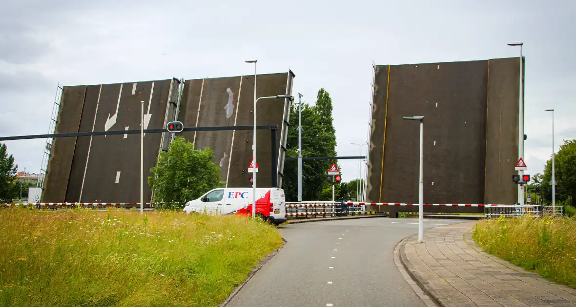 Waddingerbrug in storing, verkeer ervaart hinder - Foto 3