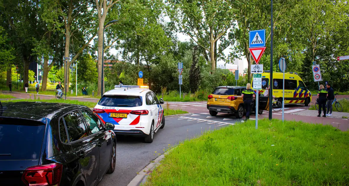 Fietser aangereden op rontonde