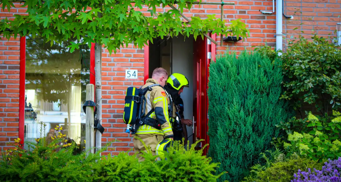 Brandweer gebeld voor gaslucht in woning - Foto 3