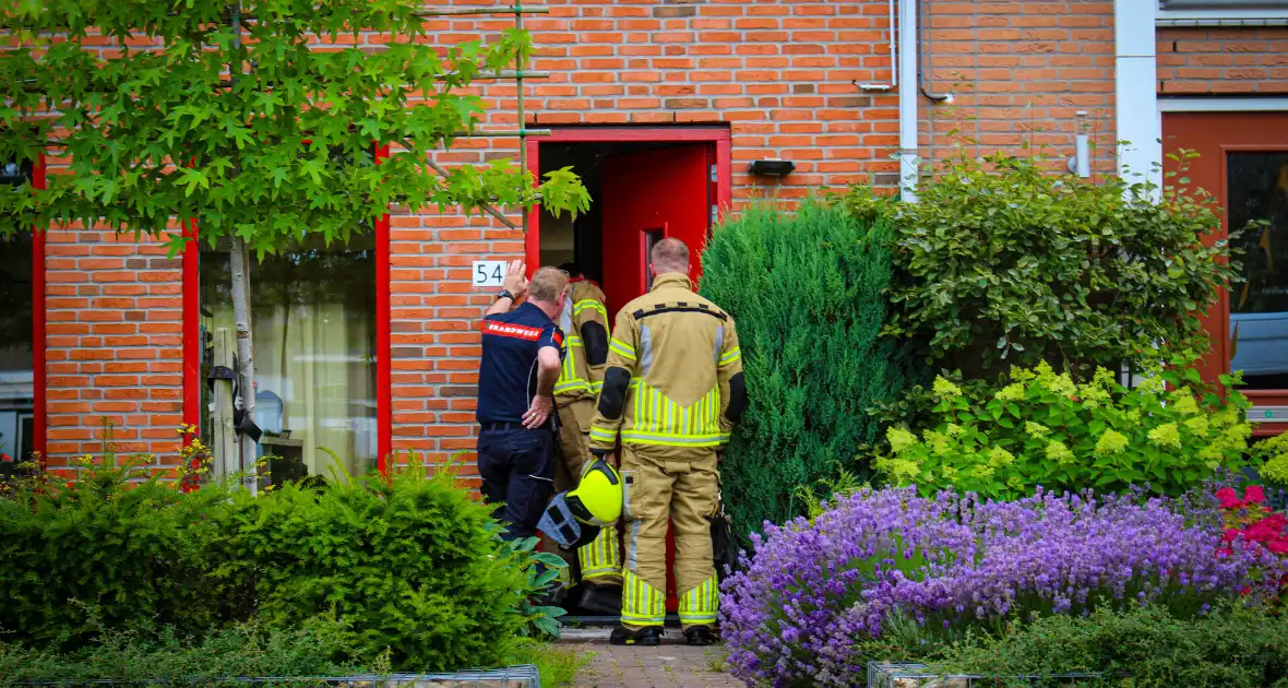 Brandweer gebeld voor gaslucht in woning - Foto 5