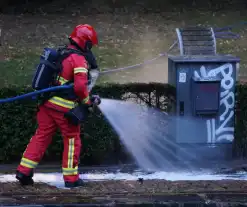 Brandweer blust brand dichtbij Elektrakast