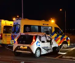 Gewonde en auto's zwaar beschadigd na botsing op kruising