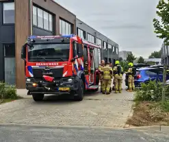 Brandweer verricht metingen bij IBC container