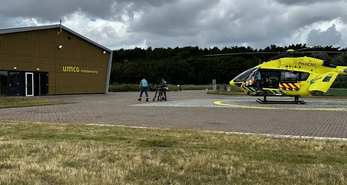 Ambulancehelikopter vervoerd persoon vanaf waddeneiland naar het vaste landt