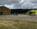 Ambulancehelikopter vervoerd persoon vanaf waddeneiland naar het vaste landt