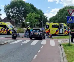 Fietser ernstig gewond na harde botsing met auto