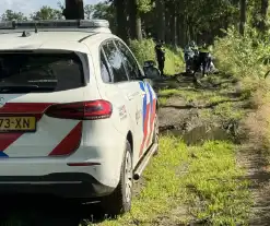 Crossmotorrijder gaat over de kop en raakt gewond