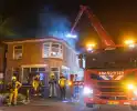 Bewoner springt van balkon om aan de vlammen te ontkomen