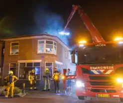 Bewoner springt van balkon om aan de vlammen te ontkomen