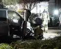 Bewoners proberen voertuigbrand te blussen