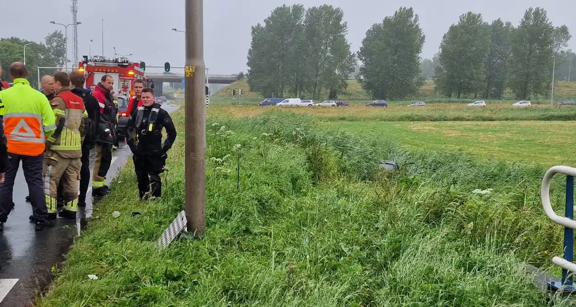 Automobilist ontkomt aan erge afloop bij ongeval - Foto 7