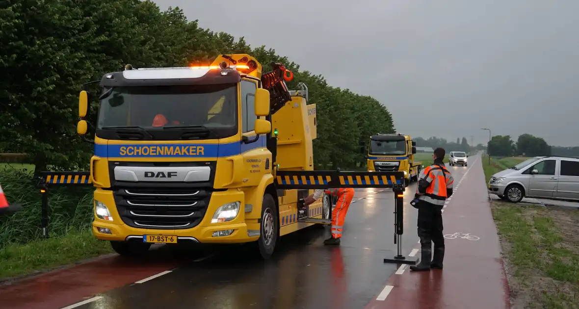 Automobilist verliest macht over het stuur en belandt in de sloot - Foto 1