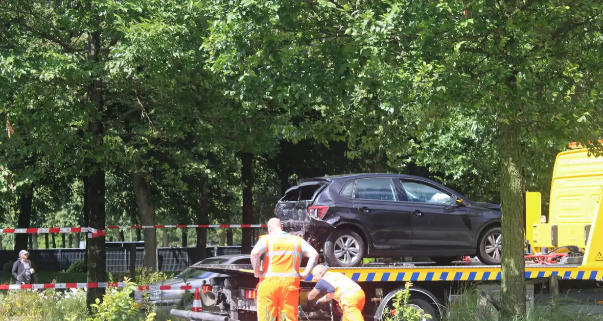 Voertuigen fors beschadigd na botsing - Foto 4