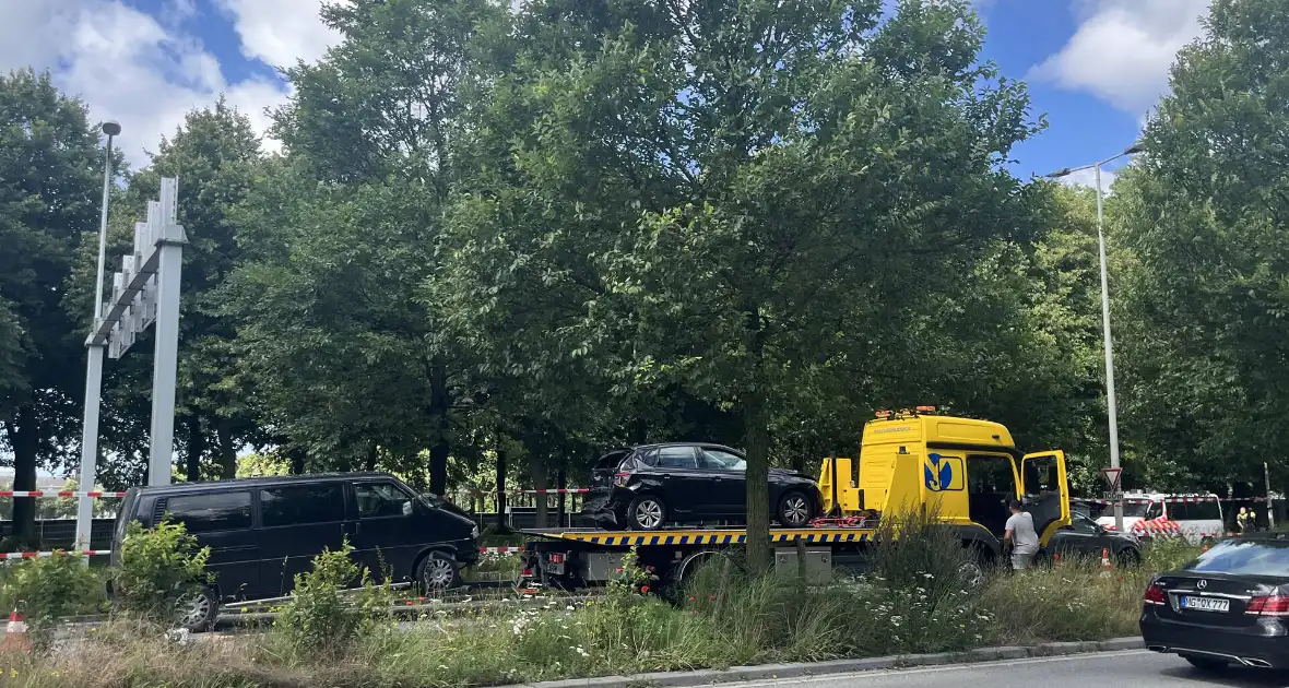 Voertuigen fors beschadigd na botsing - Foto 6