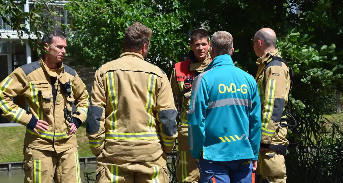 Brandweer doorzoekt water na aangetroffen fiets - Foto 5